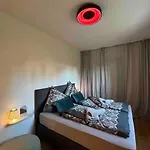 4younic Glonn1 * Boxspring * Jacuzzi * Netflix*65“ *